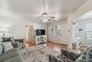 836 Village Point Ln, Fort Worth, TX 76108