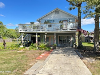 412 Chadwick St, Waveland, MS 39576