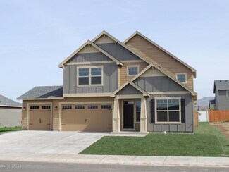 907 Crystal Ave, Moxee, WA 98936