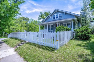 907 W 6th St, Lawrence, KS 66044