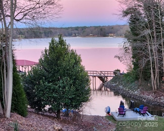9542 Riviera Dr, Sherrills Ford, NC 28673