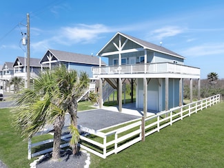 1040 Johnson Rd, Gilchrist, TX 77617