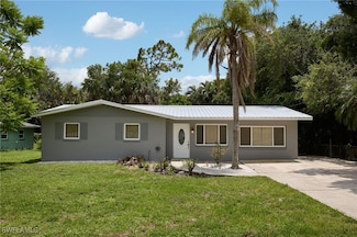 559 Woodruff St, North Fort Myers, FL 33903
