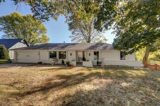 2808 E Ridgeview Cir, Springfield, MO 65804