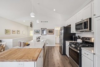 1206 Tivoli Cir, Oregon, WI 53575