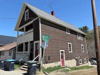 5 Post Office Ln, Lyndon, VT 05851