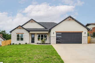 123 Stribling Cir, Spartanburg, SC 29301