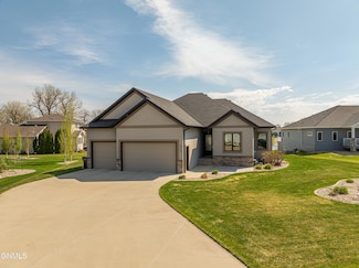 3904 Waterfront Place SE, Mandan, ND 58554