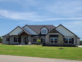 8335 S Wolf Creek Ave, Broken Arrow, OK 74014