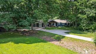 621 Baldwin Rd, Monroe, MI 48162