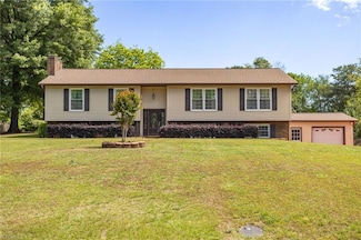 1039 Windwood Dr, Kernersville, NC 27284