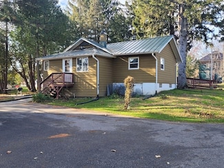 600 Pine St, Athens, WI 54411