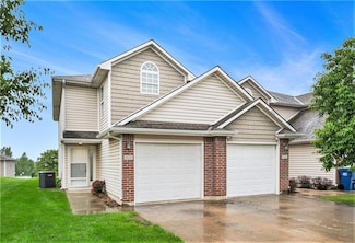 900 SW Peach Tree Ln, Lees Summit, MO 64064