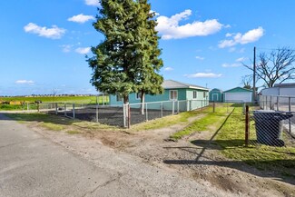 957 W Cardella Rd, Merced, CA 95348