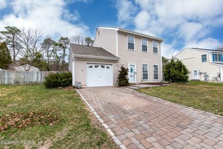 124 Spruce Cir N, Barnegat, NJ 08005