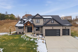 1065 Skyline Dr, Canonsburg, PA 15317