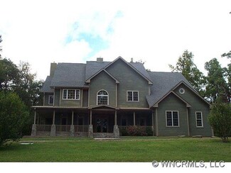 1011 Esseola Dr, Saluda, NC 28773