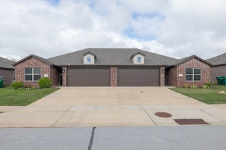 451 Barbet Dr, Centerton, AR 72719
