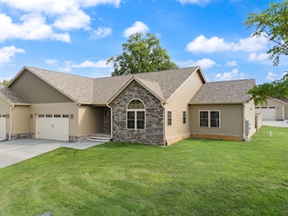 118 A W Canterbury Dr, Bronston, KY 42518