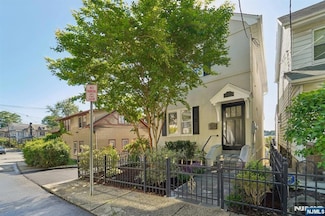 7 Rockwood Place, Edgewater, NJ 07020
