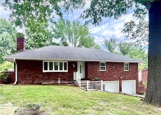 11510 Ridge Dr, Sugar Creek, MO 64054