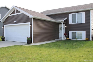 3045 Ivywood Cir, Howell, MI 48855