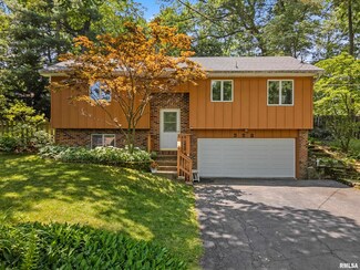 352 Whispering Oaks Dr, Groveland, IL 61535