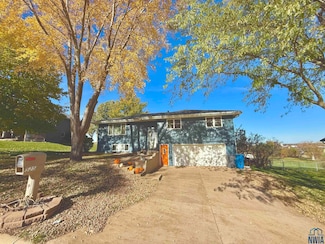 525 Titan Rd, Hinton, IA 51024