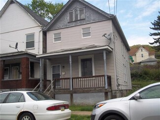372 3rd St, Pitcairn, PA 15140