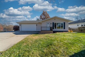 9163 Maplecrest Dr, Norwalk, IA 50211