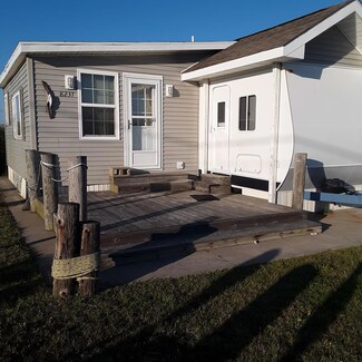 8237 Bay Front Ln, Chincoteague Island, VA 23336