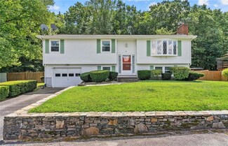 41 Hollow Cir, West Warwick, RI 02893