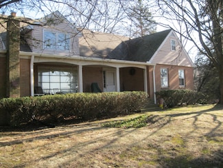 29 Windy Hill Ln, Wyoming, PA 18644