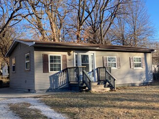 305 E Swiss Lane Ct, Springfield, MO 65807