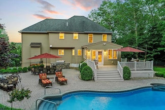 104 Windsor Dr, Auburn, NH 03032