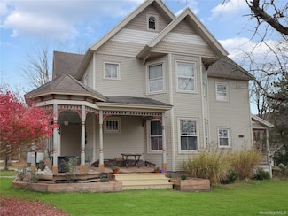 8 Chapel St, Jeffersonville, NY 12748