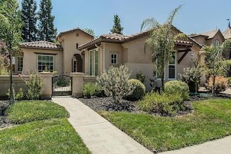 272 Omaha Ave, Clovis, CA 93619