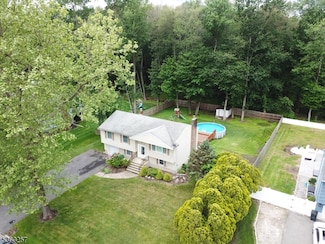 77 Forest Dr, Pompton Plains, NJ 07444