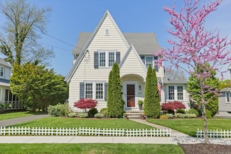 344 Lake Ave, Bridgeport, CT 06605