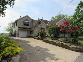 124 Snyders Rd, Phillipsburg, NJ 08865