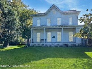 60 Anthony St, Hillsdale, NY 12529