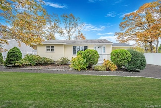 307 Jefferson Dr, Mastic Beach, NY 11951