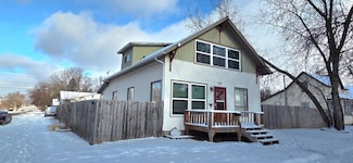 822 7th St, International Falls, MN 56649