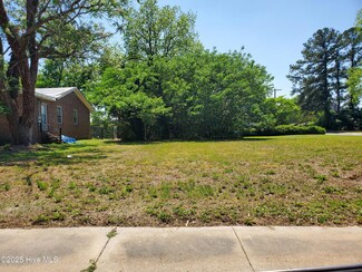 227 W Martin Luther King Junior Dr, Washington, NC 27889
