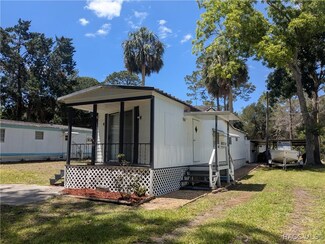 37 63rd St, Yankeetown, FL 34498