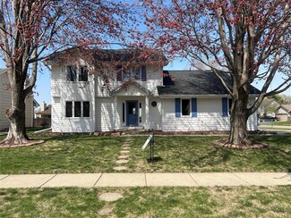 8001 Brookview Dr, Urbandale, IA 50322