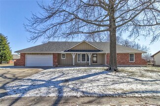 1306 De Kalb Dr, Cameron, MO 64429
