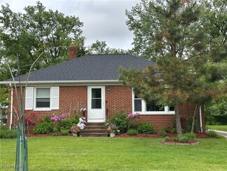 2212 E 290th St, Wickliffe, OH 44092