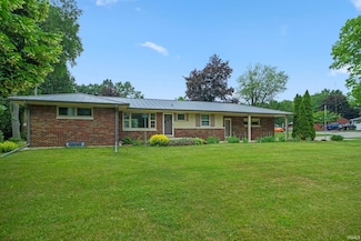 401 Woodland Dr, North Manchester, IN 46962