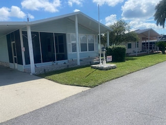 6226 Red Feather Dr, Zephyrhills, FL 33542